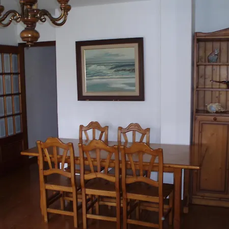 Spacious 3 Minutes From The On Foot アパート