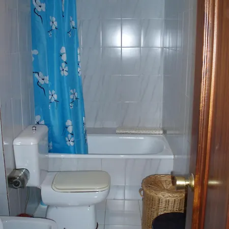 Spacious 3 Minutes From The On Foot アパート